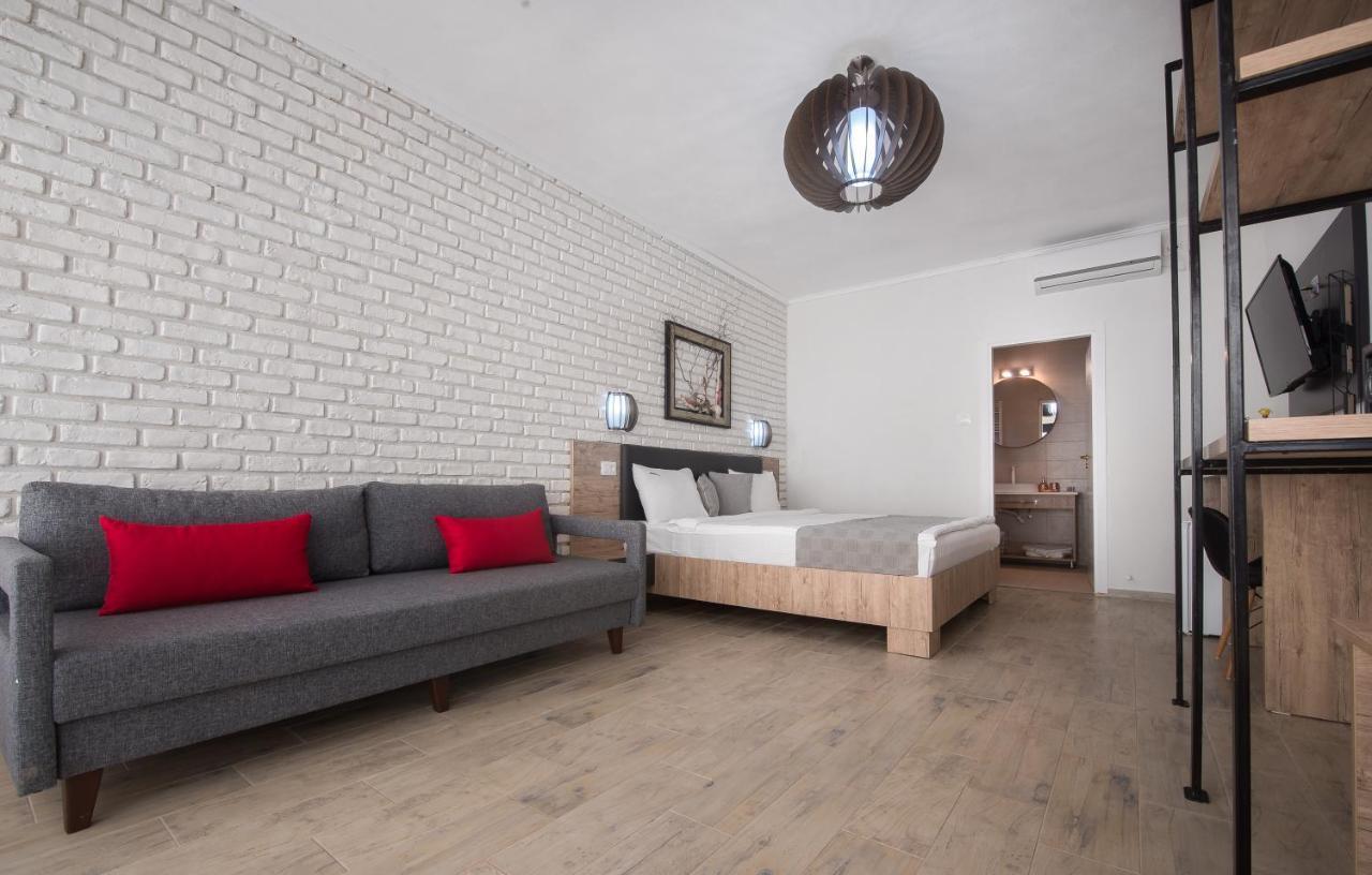 Boutique 23 Hotell Douăzeci şi Trei August Exteriör bild