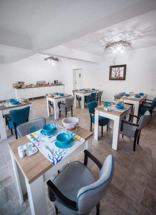 Boutique 23 Hotell Douăzeci şi Trei August Exteriör bild
