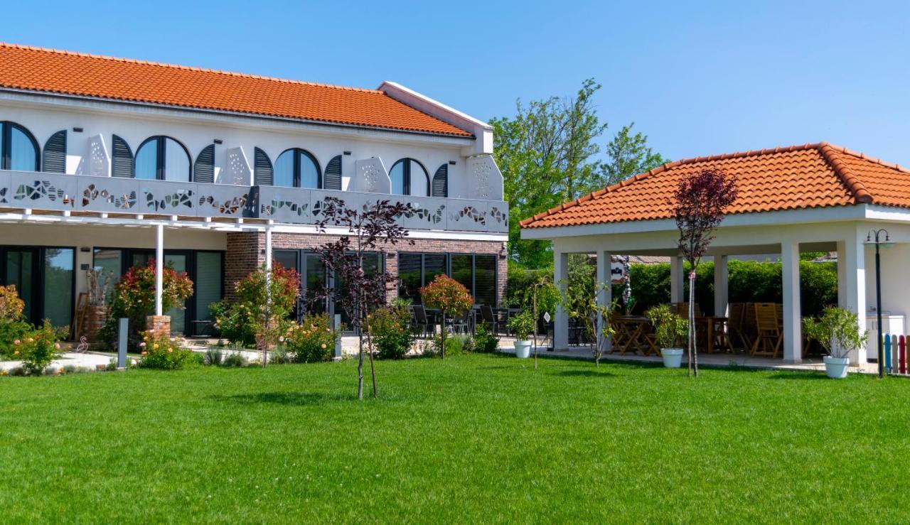 Boutique 23 Hotell Douăzeci şi Trei August Exteriör bild