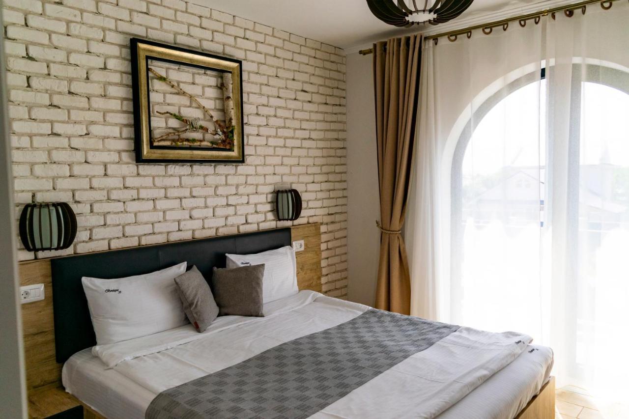 Boutique 23 Hotell Douăzeci şi Trei August Exteriör bild